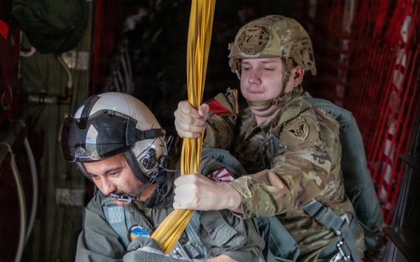 VMGR-152 transports paratroopers