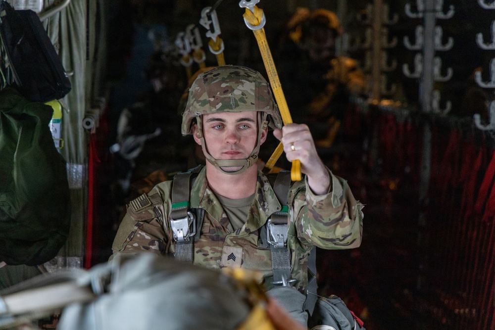 VMGR-152 transports paratroopers