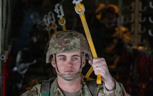 VMGR-152 transports paratroopers