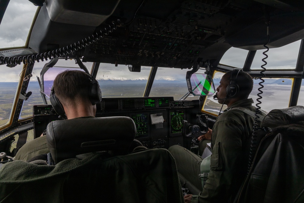 VMGR-152 transports paratroopers