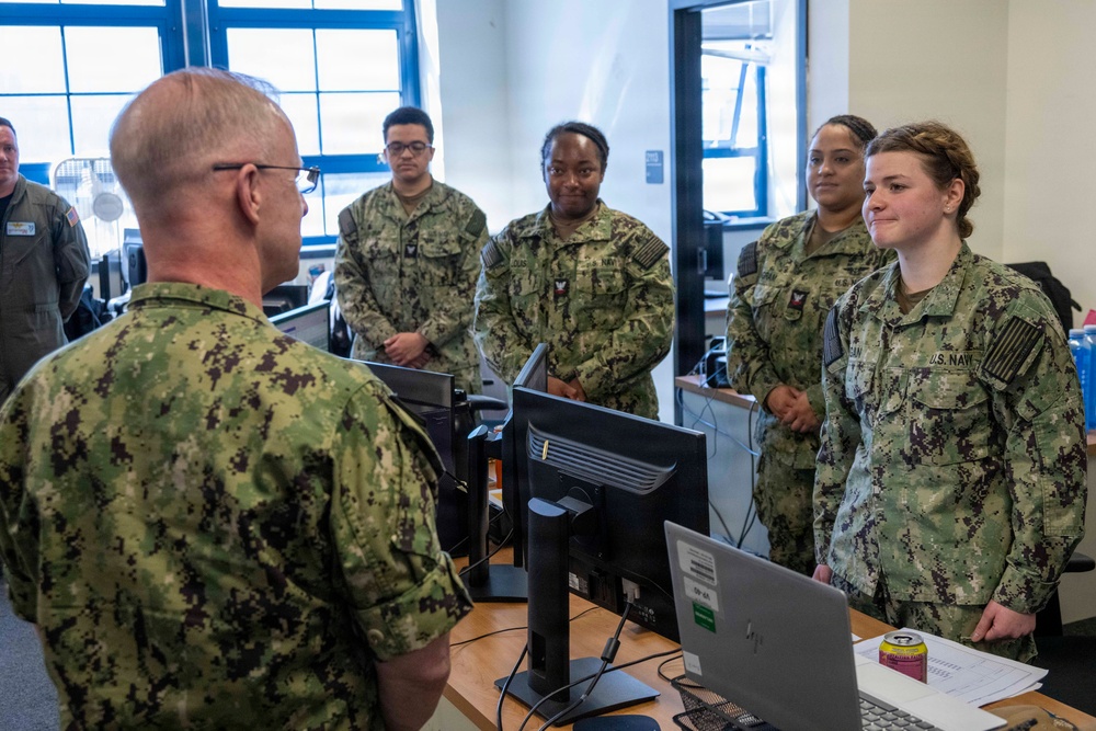 CNO and MCPON visit VP-40