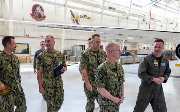 CNO and MCPON visit VP-40