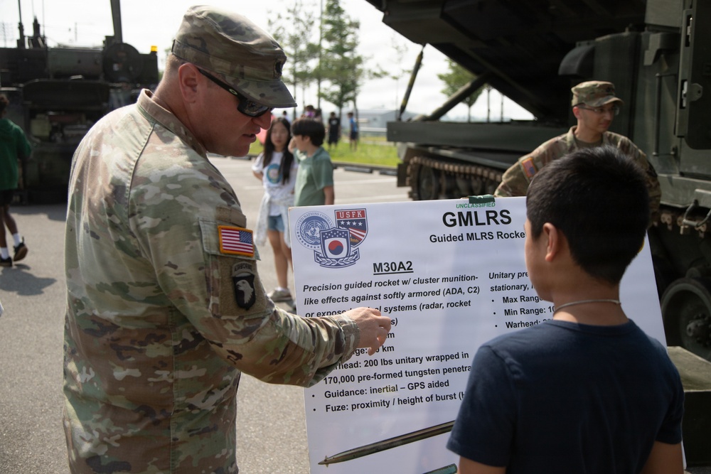 Soldiers from 6-37 Field Artillery Regiment hosts a static display for Humphreys Middle School