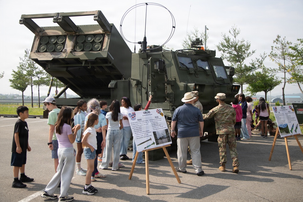 Soldiers from 6-37 Field Artillery Regiment hosts a static display for Humphreys Middle School