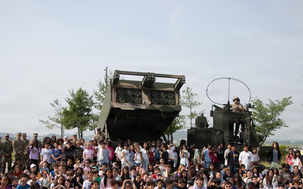 Soldiers from 6-37 Field Artillery Regiment hosts a static display for Humphreys Middle School