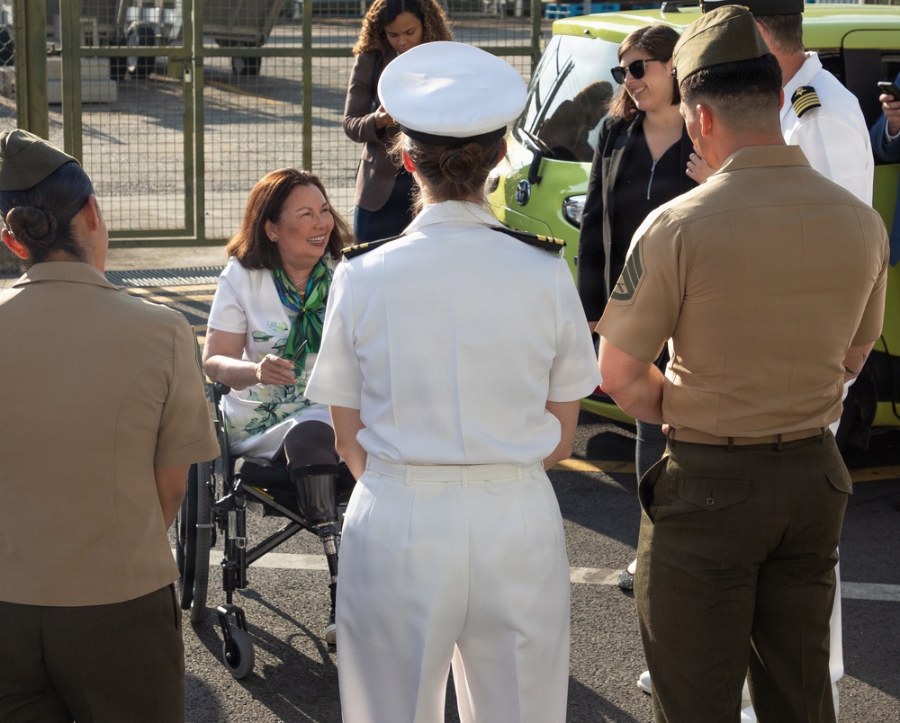 U.S. Senator Visits Boxer Sailors, Marines