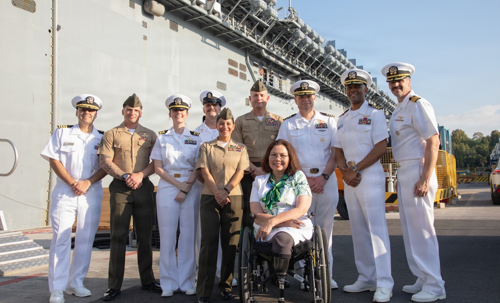 U.S. Senator Visits Boxer Sailors, Marines