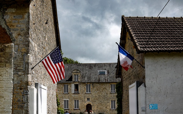 Paratroopers honor resilience of French during Normandy 82 ceremony