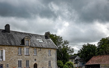 Paratroopers honor resilience of French during Normandy 82 ceremony