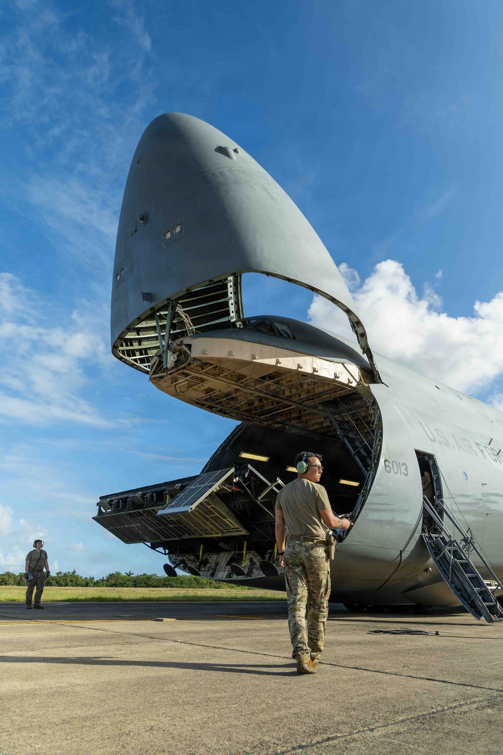 LCF-24 and 346th AEW offload cargo in Puerto Rico