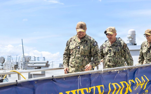 VCNO Visits USS Nitze