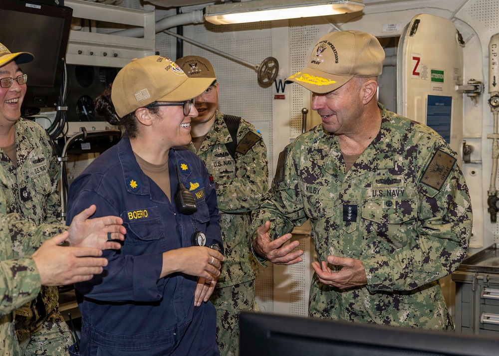 VCNO Visits USS Nitze