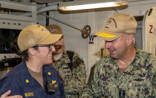 VCNO Visits USS Nitze