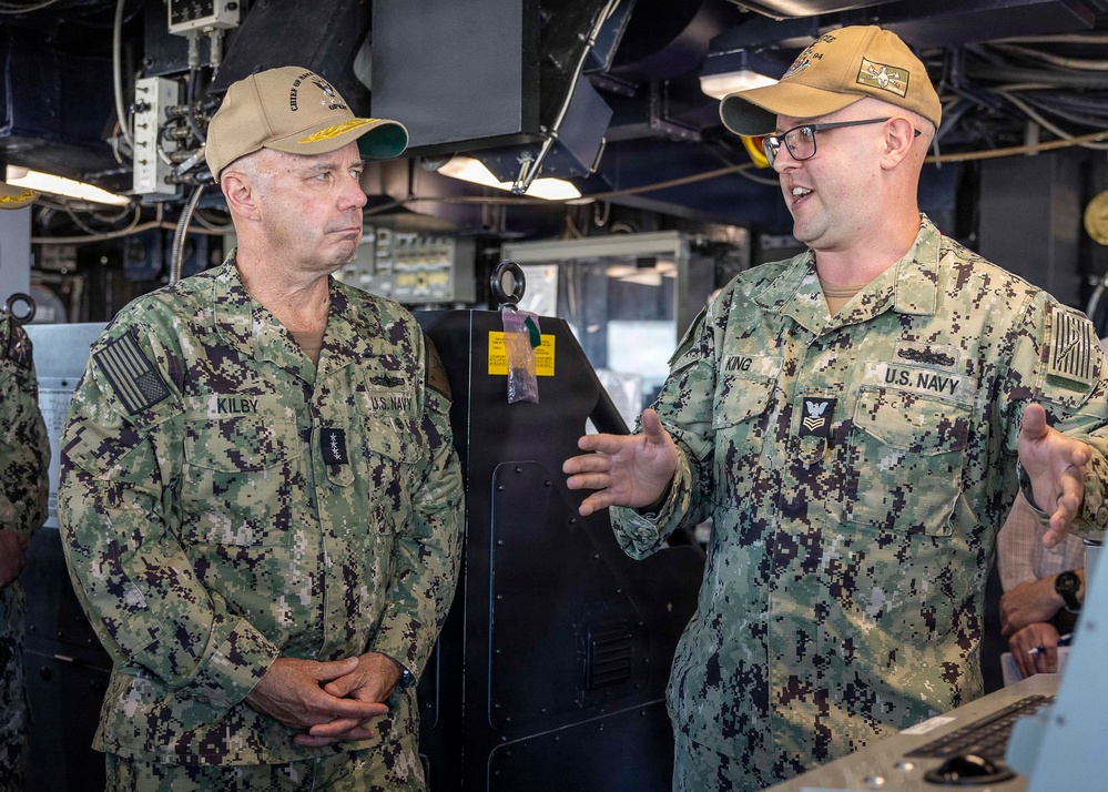 VCNO Visits USS Nitze