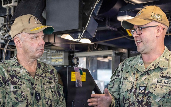 VCNO Visits USS Nitze