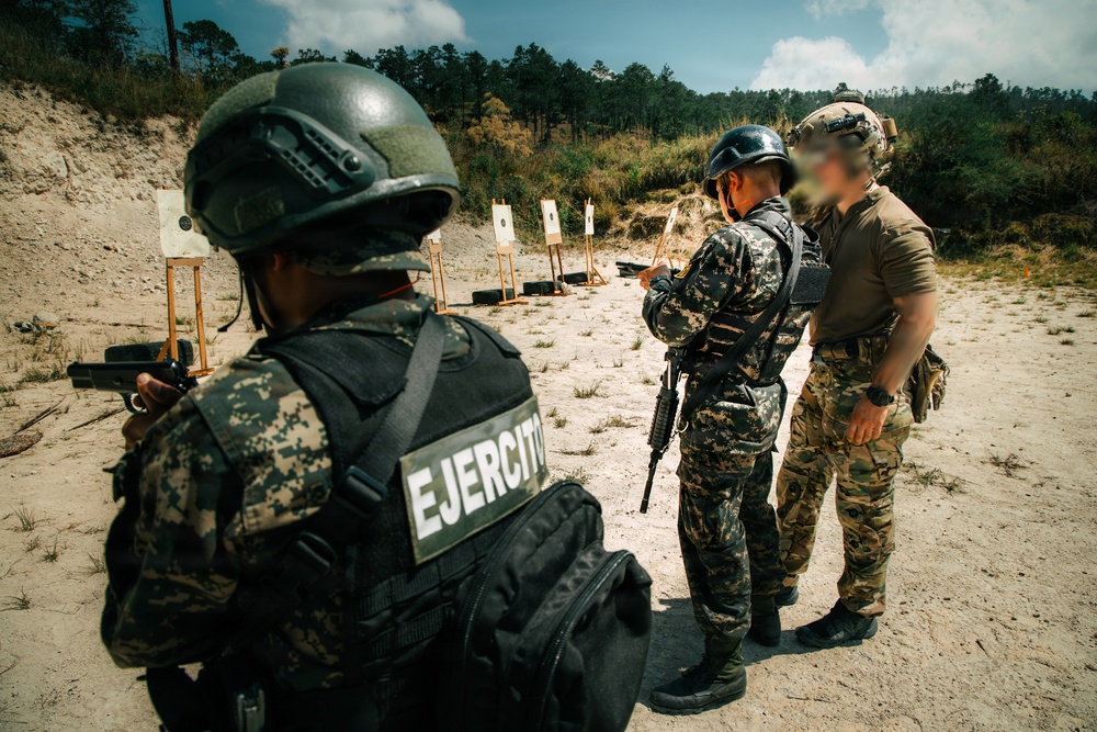 Green Berets sharpen skills alongside Honduran Special Forces Soldiers