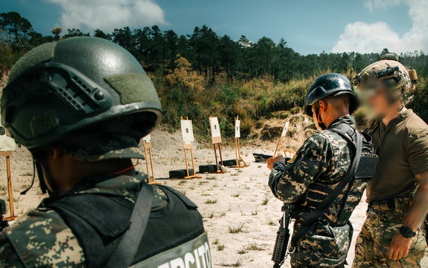 Green Berets sharpen skills alongside Honduran Special Forces Soldiers