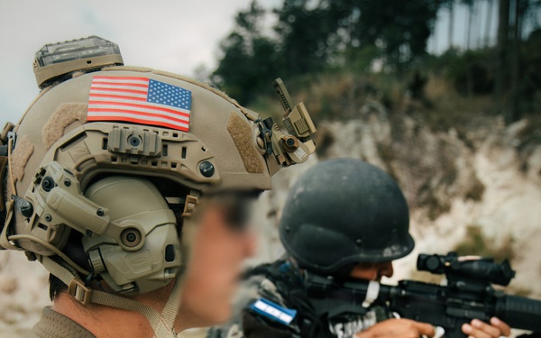 Green Berets sharpen skills alongside Honduran Special Forces Soldiers