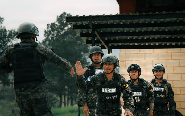 Green Berets sharpen skills alongside Honduran Special Forces Soldiers