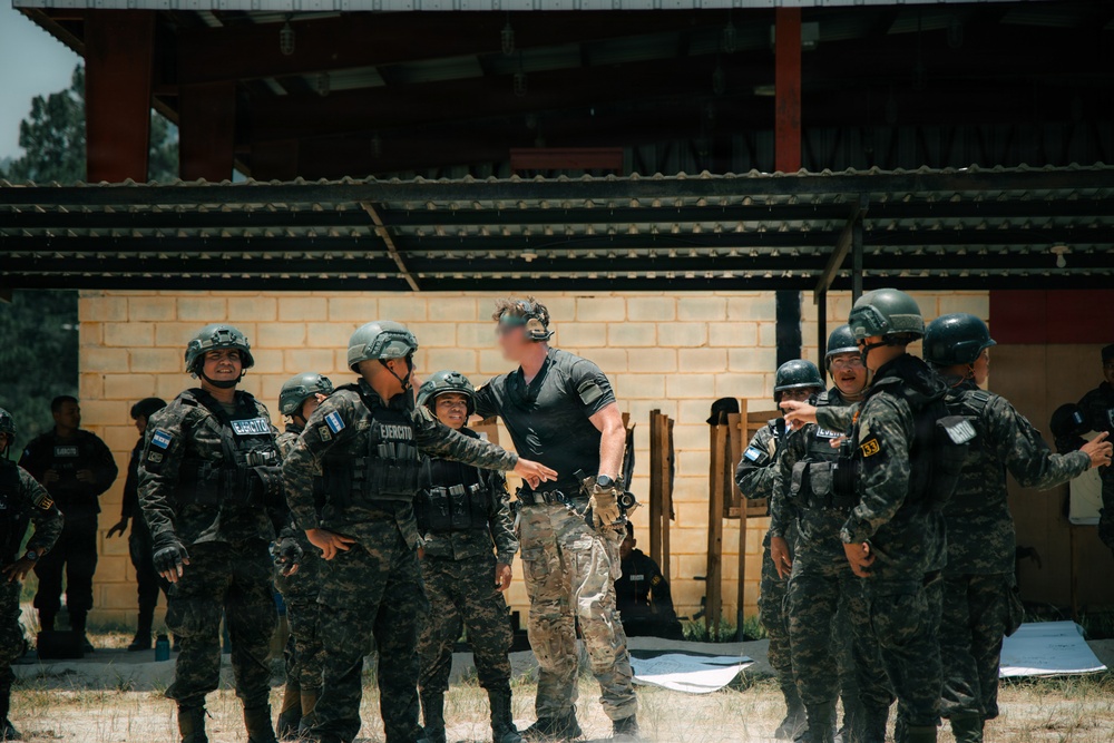 Green Berets sharpen skills alongside Honduran Special Forces Soldiers