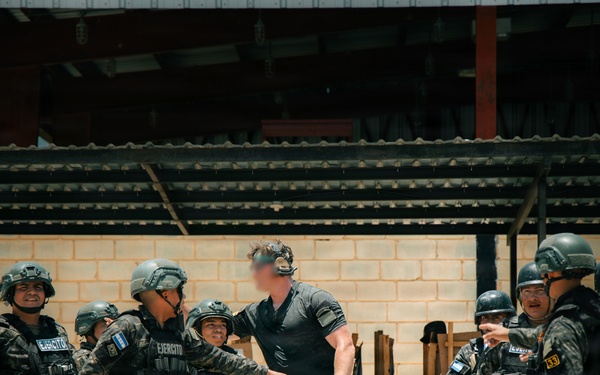 Green Berets sharpen skills alongside Honduran Special Forces Soldiers