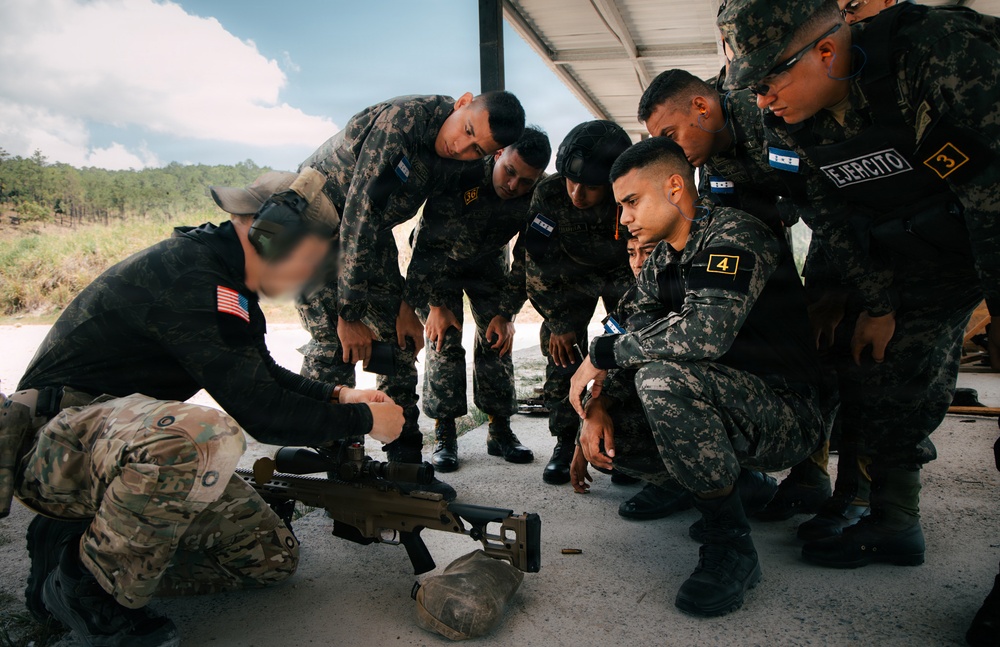 Green Berets sharpen skills alongside Honduran Special Forces Soldiers