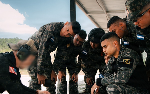 Green Berets sharpen skills alongside Honduran Special Forces Soldiers