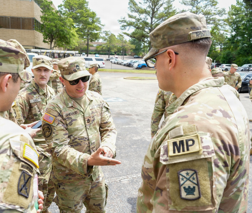 Tennessee Army National Guardsmen congratulates new sergeant