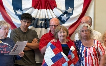 Fort McCoy LRC director, retired lieutenant colonel, receives Quilt of Valor