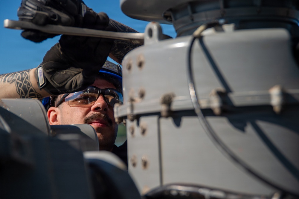 USS Ronald Reagan (CVN 76) Sailors Conduct Maintenance