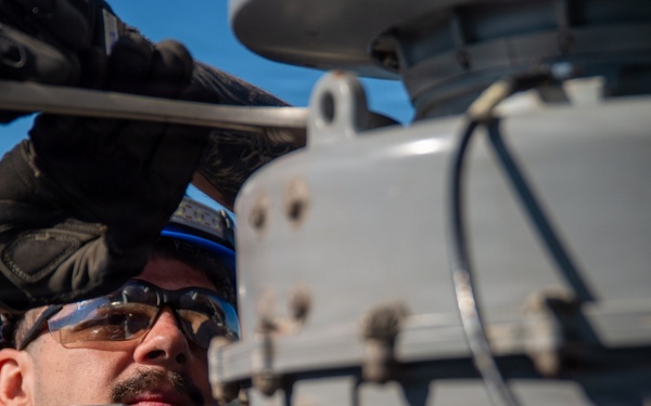 USS Ronald Reagan (CVN 76) Sailors Conduct Maintenance