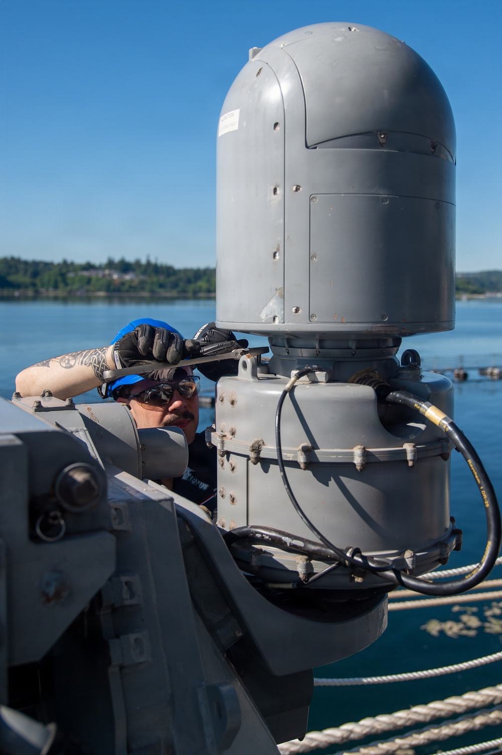 USS Ronald Reagan (CVN 76) Sailors Conduct Maintenance