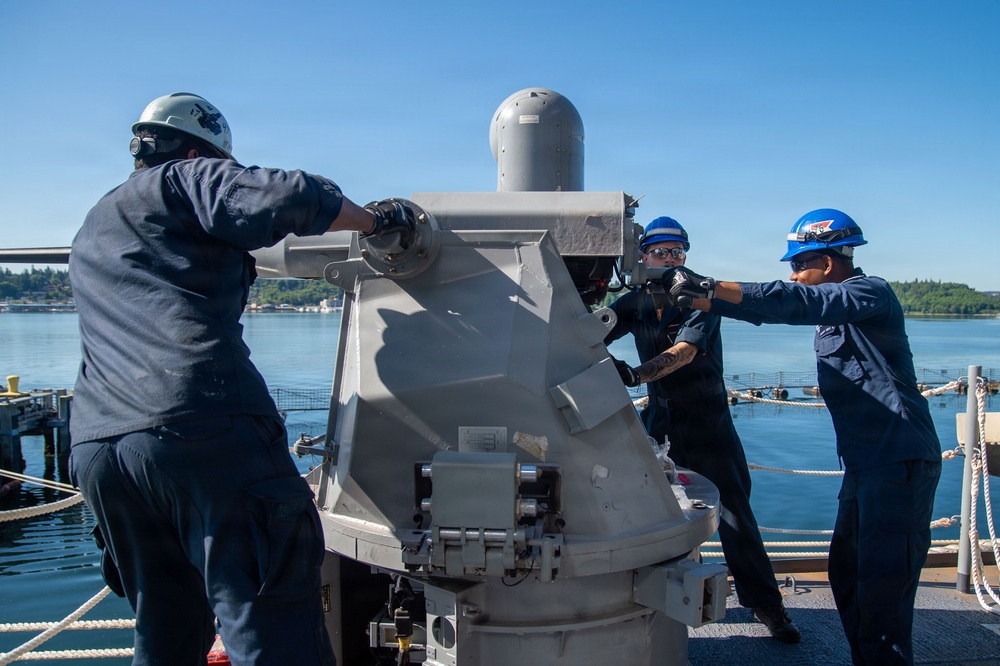 USS Ronald Reagan (CVN 76) Sailors Conduct Maintenance