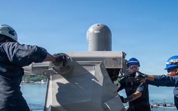 USS Ronald Reagan (CVN 76) Sailors Conduct Maintenance