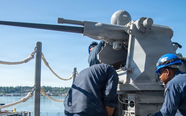 USS Ronald Reagan (CVN 76) Sailors Conduct Maintenance
