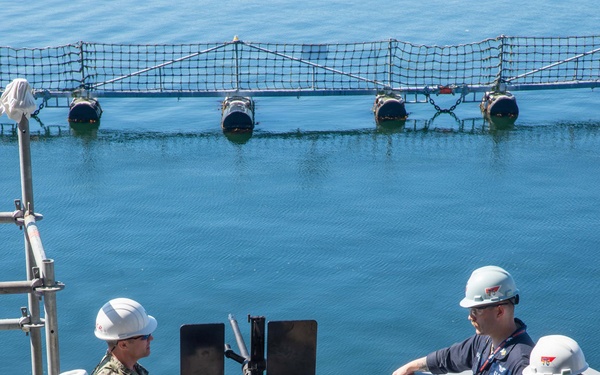 USS Ronald Reagan (CVN 76) Sailors Conduct Maintenance