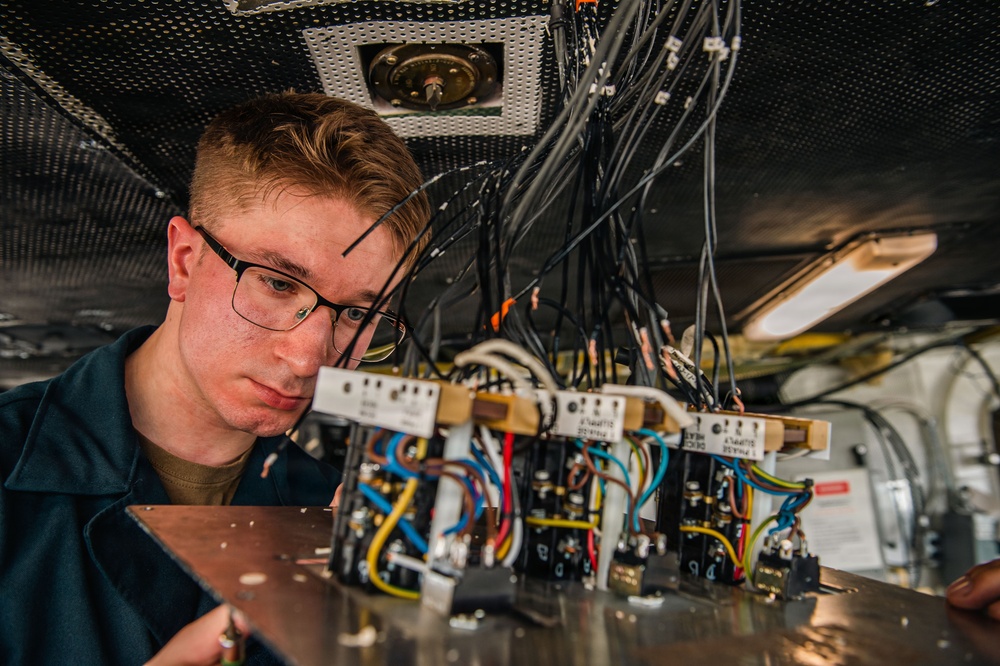Ronald Reagan Sailors Conduct Maintenance On Heater Wiring