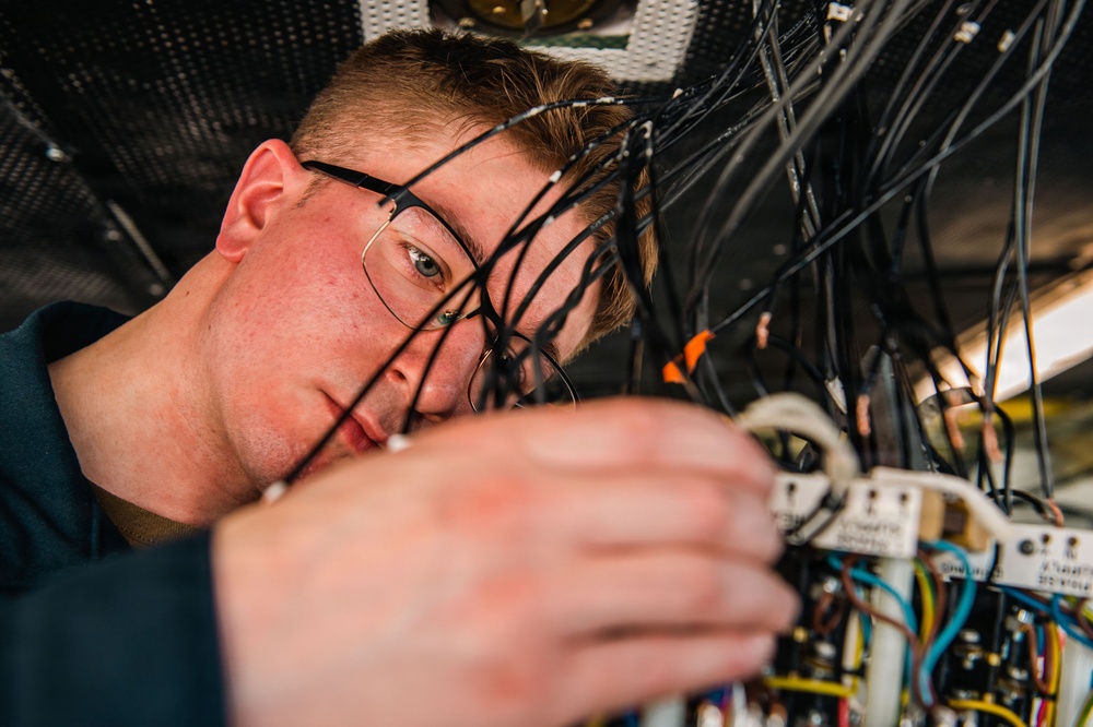 Ronald Reagan Sailors Conduct Maintenance On Heater Wiring