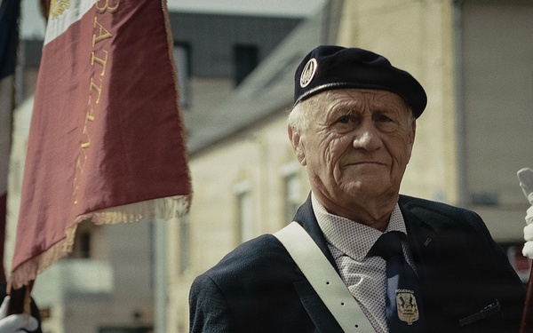 Paratroopers and Rangers commemorate Signal Monument in Sainte-Mère-Église