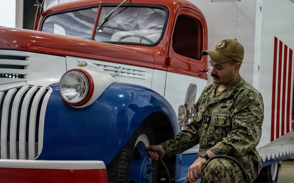 NCG 1 Seabees Move Vintage Exhibits For U.S. Navy Seabee Museum
