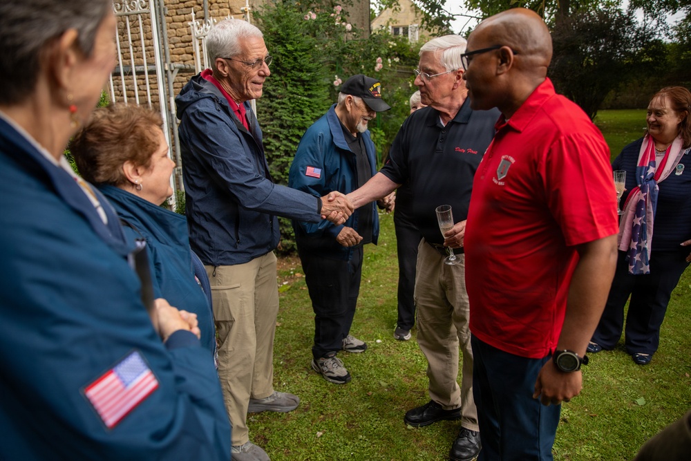 1st Infantry Division Command Team and Soldiers Attend Charles Shay Social