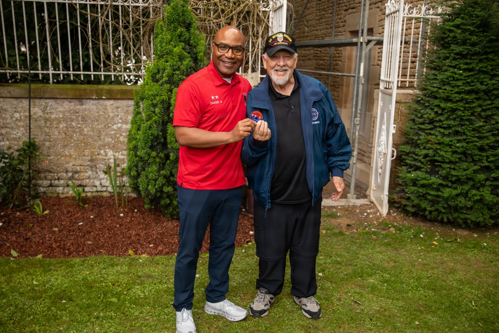 1st Infantry Division Command Team and Soldiers Attend Charles Shay Social