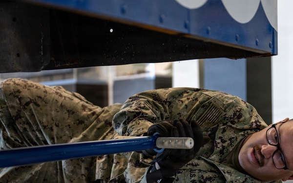 NCG 1 Seabees Move Vintage Exhibits For U.S. Navy Seabee Museum