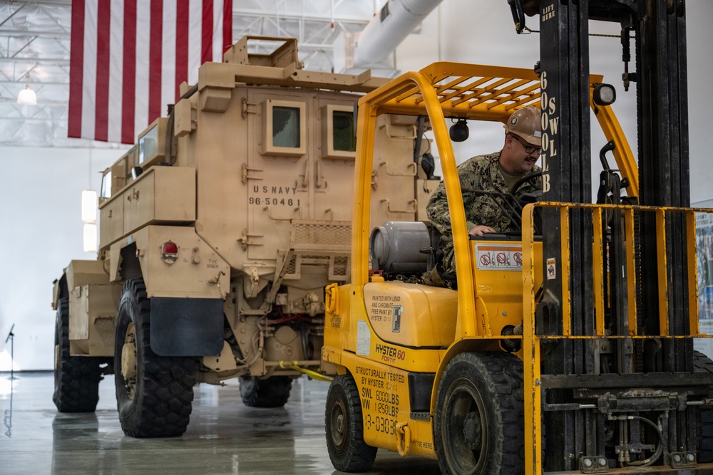 NCG 1 Seabees Move Vintage Exhibits For U.S. Navy Seabee Museum