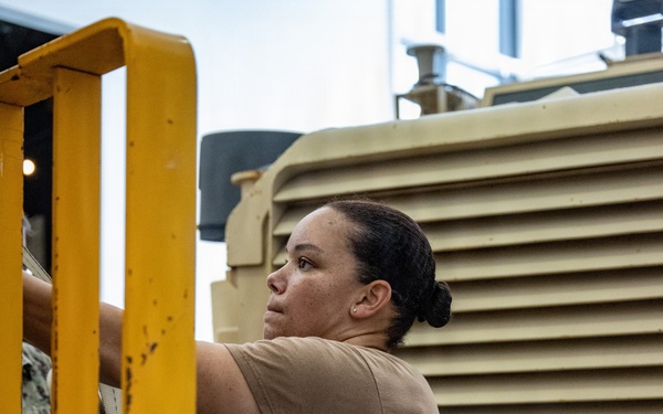 NCG 1 Seabees Move Vintage Exhibits For U.S. Navy Seabee Museum