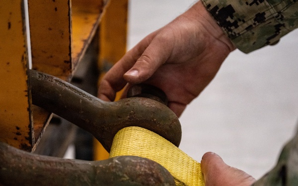 NCG 1 Seabees Move Vintage Exhibits For U.S. Navy Seabee Museum