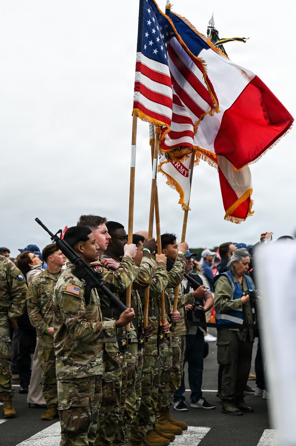 WWII veterans welcomed to Normandy for D-Day commemoration
