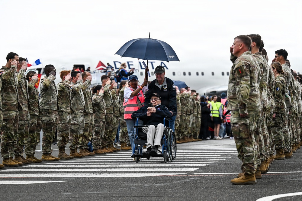 WWII veterans welcomed to Normandy for D-Day commemoration