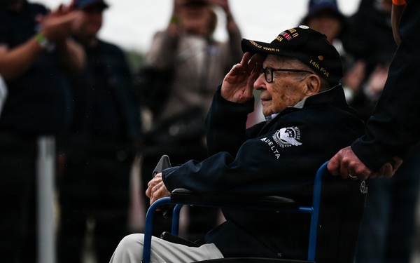 WWII veterans welcomed to Normandy for D-Day commemortaion