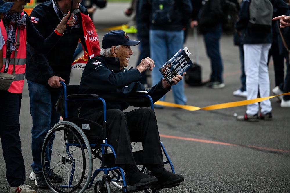 WWII veterans welcomed to Normandy for D-Day commemoration
